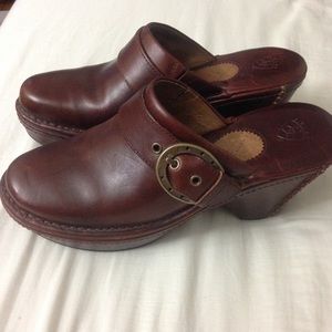 Ariat leather clogs size 7b